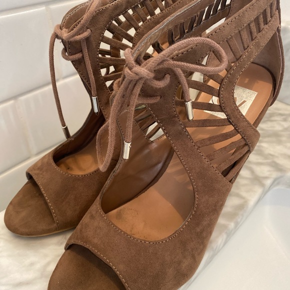 Dolce Vita Pumps - Picture 2 of 6